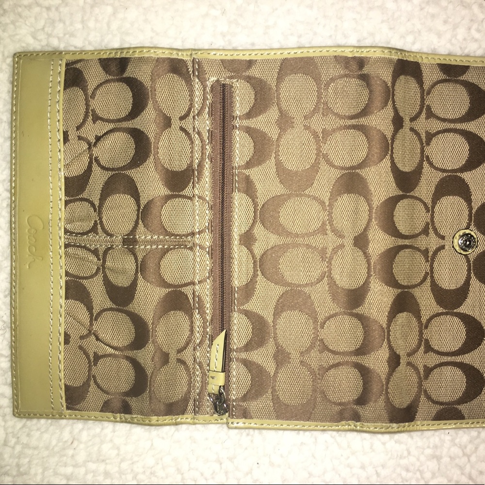 Coach - Picture 3 of 7